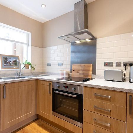 Besford Square, Shrewsbury Town Villa Exterior photo