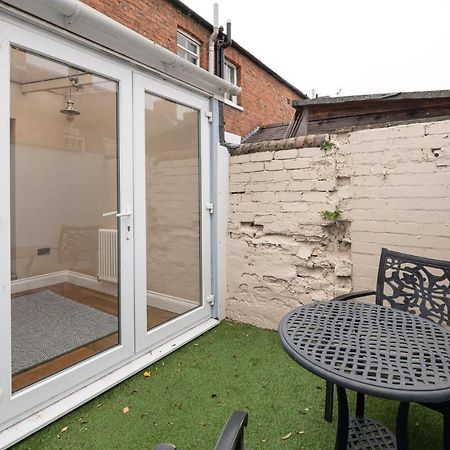 Besford Square, Shrewsbury Town Villa Exterior photo