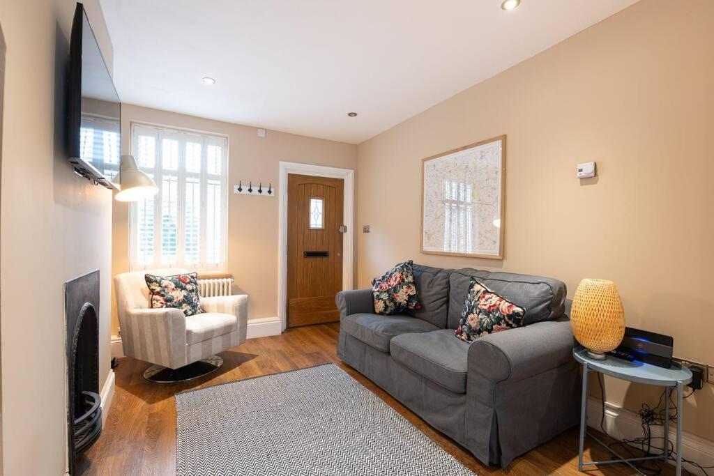 Besford Square, Shrewsbury Town Villa Exterior photo