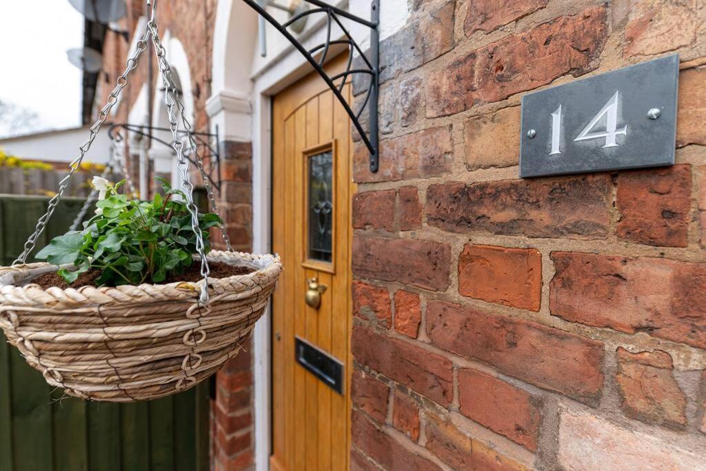 Besford Square, Shrewsbury Town Villa Exterior photo