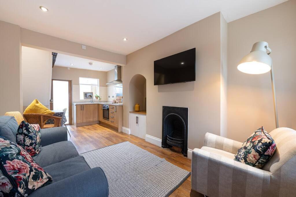 Besford Square, Shrewsbury Town Villa Exterior photo