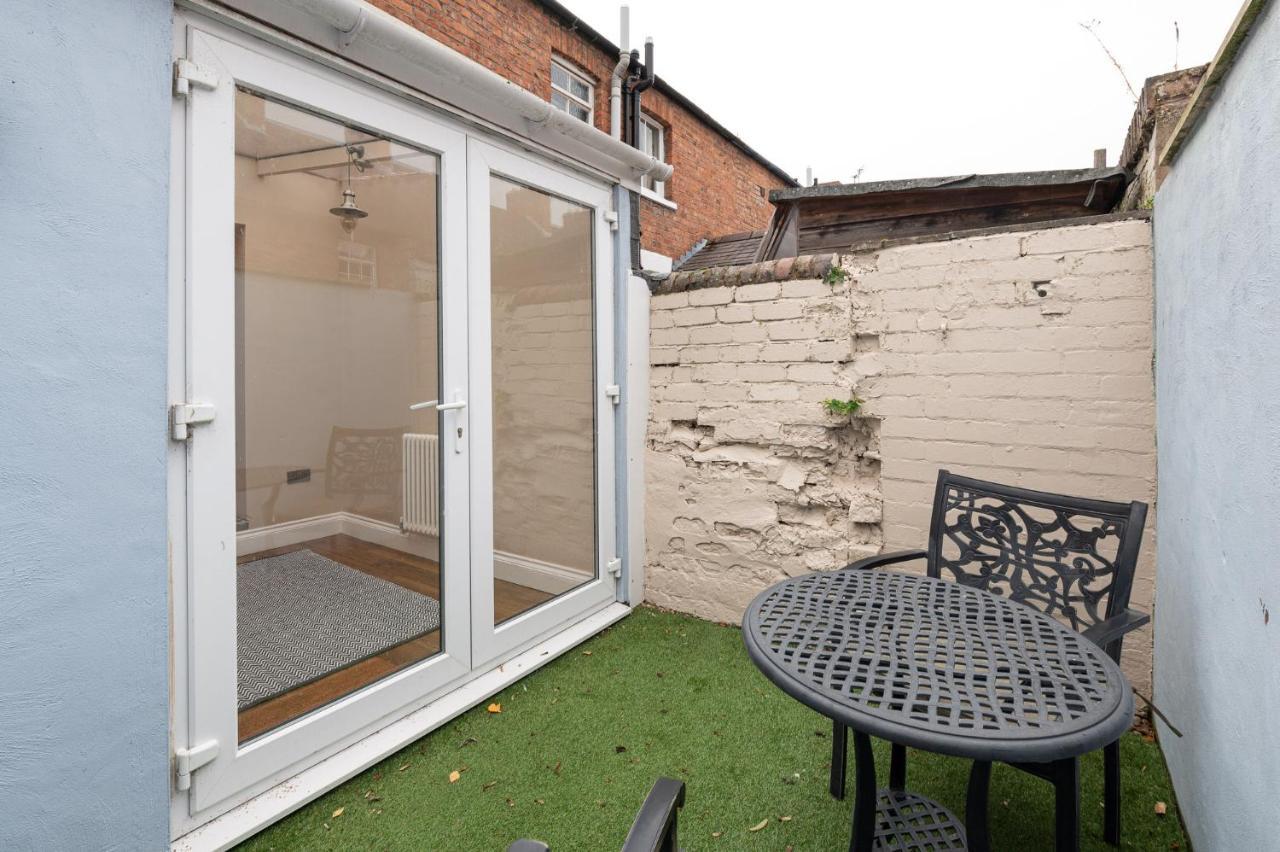 Besford Square, Shrewsbury Town Villa Exterior photo